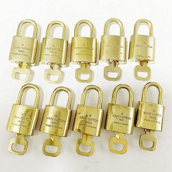 Authentic LOUIS VUITTON LV 10 SET PADLOCK KEY BAG CHARM CADENA GOLD-PLATED - Picture 4 of 4